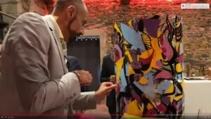 My ARt Box propose la formule Totem Box comme Idée Animation Anniversaire Entreprise à Lyon pour respecter vos engagements RSE tous en fédérant vos invités autour d'un projet constructif pour faire une fresque facilement ensemble.