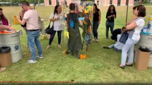 La géniale Animation Anniversaire Entreprise participative fresque plexi éco-responsable imaginée par aNa Fernandes et My Art Box à Bourg-en-Bresse est disponible au même prix dans toute la France sans supplément.