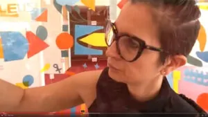 Ana artiste en animation fresque art box individuelle à Paris