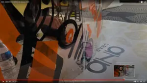 L'animation My Art Box pour team building collaboratif à lyon s'articule autour d'une fresque ana artiste très conviviale et ludique mais qui produit un souvenir tangible à rapporter au bureau.