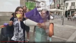 Des participantes à un atelier d'art social éco-responsable My Art Box