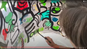 Un exemple de fresque collaborative en plexi par aNa artiste en animation inauguration Paris pour My Art Box