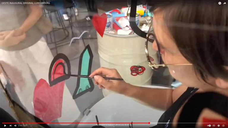 L'Animation fresque pour cadeau personnalisé inauguration My Art Box est proposée à un tarif dégressif en duo avec la silhouette