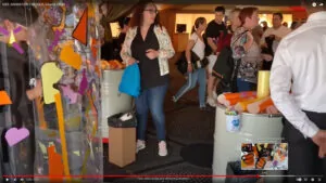 L'idée de team building collaboratif à lyon autour d'une fresque éco-responsable et sobre ana artiste est idéale pour vous permettre de respecter vos propre engagements