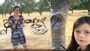 La land art artiste Ana et sa fille