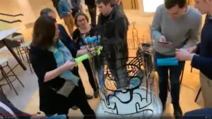 Le matériel du Kit Totem Box pour team-building Ile-de-France éco-responsable produit et animé par My Art Box