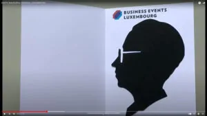 Un artiste silhouettiste en animation pour cadeau personnalisé inauguration permet d'offrir un cadeau sur mesure à chaque invité.