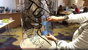 Un participant à l'atelier My Art Box de team building Grenoble