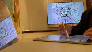 La fresque digitale livre d'or artistique en cours de création et projetée en direct sur un écran