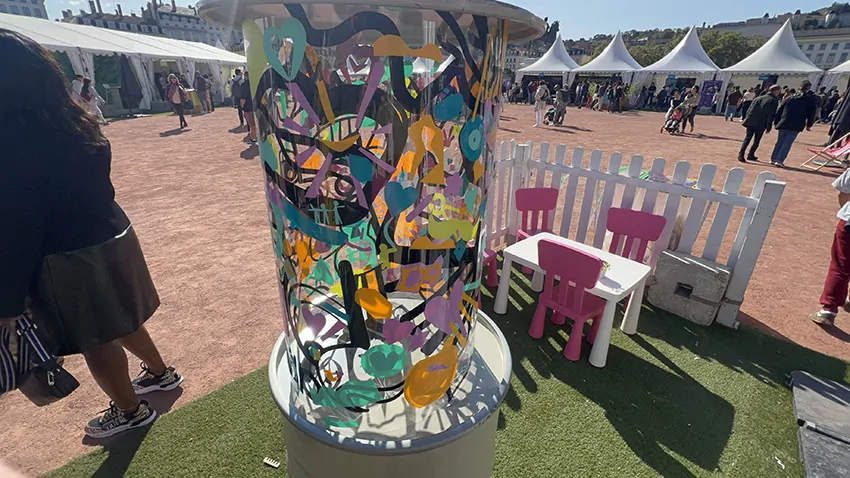 Une super animation oeuvre collective sans peinture My-art-box en cours à Lyon