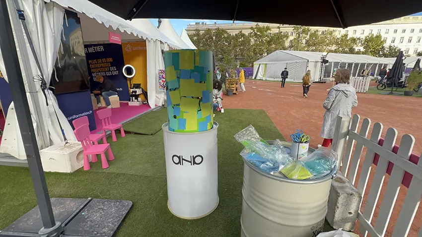 Le kit Totem Box est le matériel My Art Box pour animation de stand inclusive écoresponsable à Lyon ou dans toute la France au même prix