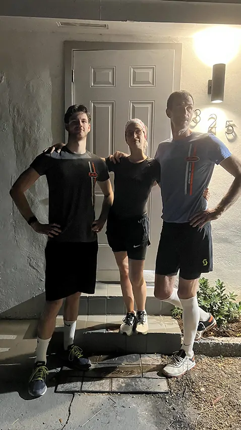 Christophe Chazot, sa femme aNa et Lou-Dino avant un entrainement de course à pieds à Miami