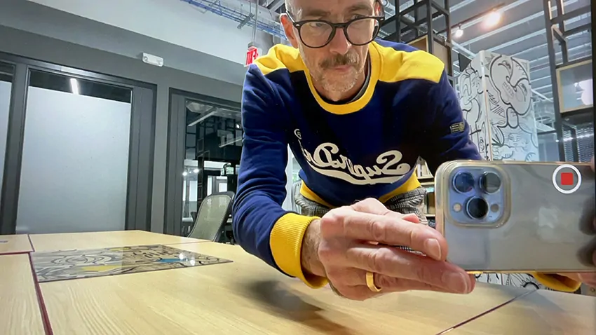 Christophe Chazot est aussi le community manager et le responsable commercial de anaystof et My Art Box ici à Miami