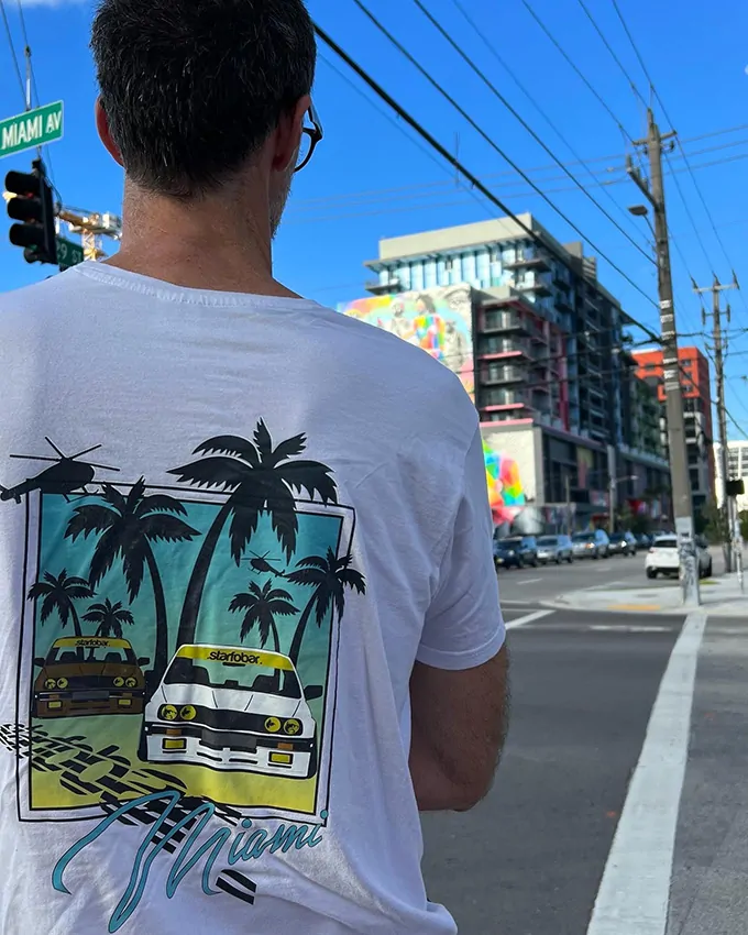 Christophe Chazot est passionne d'automobile comme en témoigne son T-shirt BMW e30 Starfobar Miami