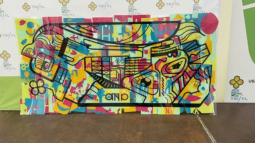 La fresque du tri My Art Box exposée à la fin de l'inauguration d'un centre de tri à Albi