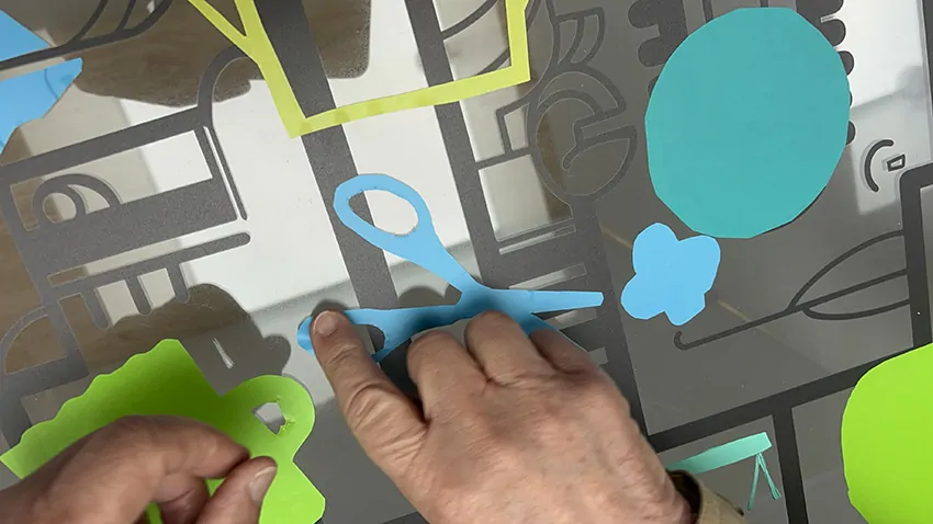 Idée de ciseaux bleus découpés dans du vinyle adhésif et collés sur la fresque inauguration My Art Box à Angers