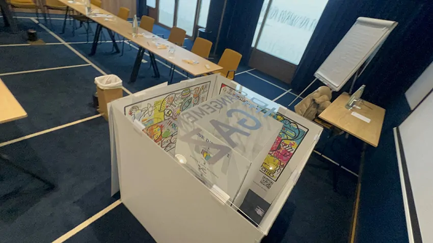 Le matériel plexi éco-responsable My Art Box de l'animation fresque séminaire de direction à Dunkerque livré et installé par Christophe Chazot