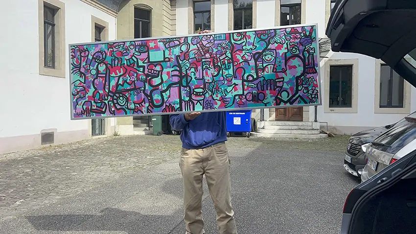 La fresque Cylindrique de aNa devient un tableau plat une fois encadré après un team building secteur de la petite enfance à Genève animé par Christophe Chazot ce qui représente une super surprise au final