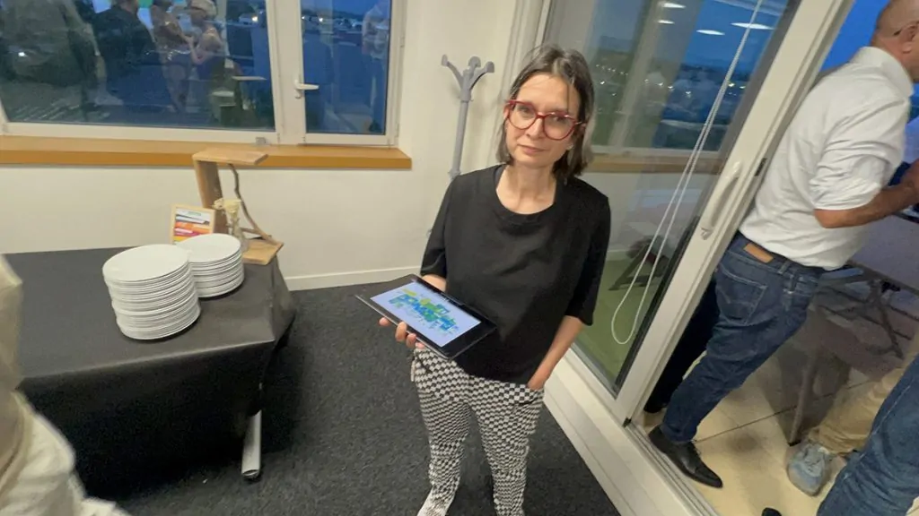 aNa artiste est prête à révéler sa fresque digitale à Lyon dessinée en live sur I-pad