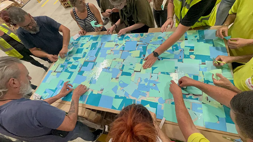 Tri de matériaux recyclés pour création collective éco-responsable en Loire