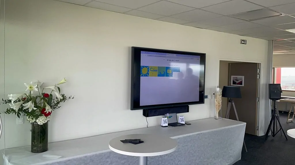 Animation hi-tech fresque digitale à Lyon sur écran