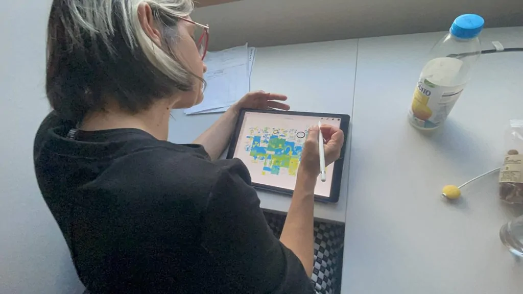 La création I-pad fresque digitale à Lyon dessinée back-stage par aNa artiste