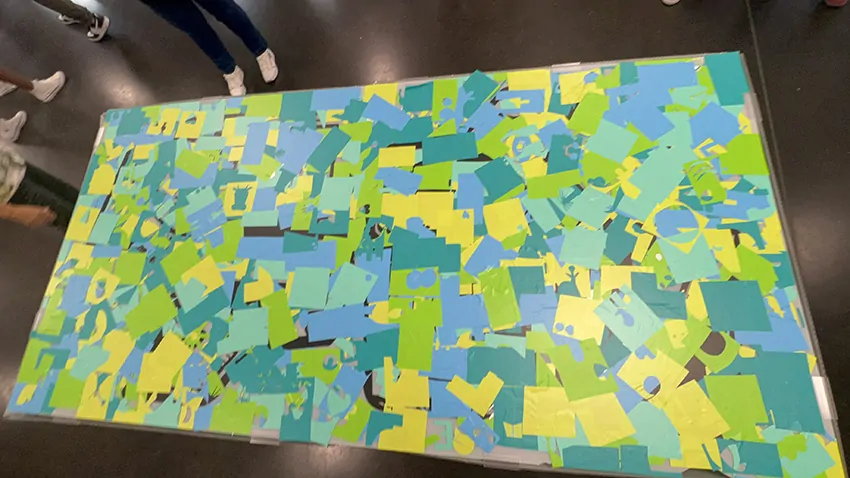 Le dos la fresque pour formateurs à Rouen une fois terminée après la phase de recyclage des chutes