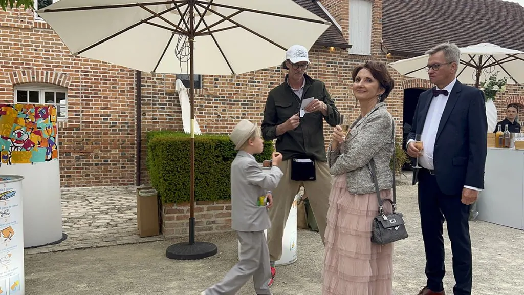 Une femme modèle animation silhouette pour mariage à Genève pose pour Christophe Chazot