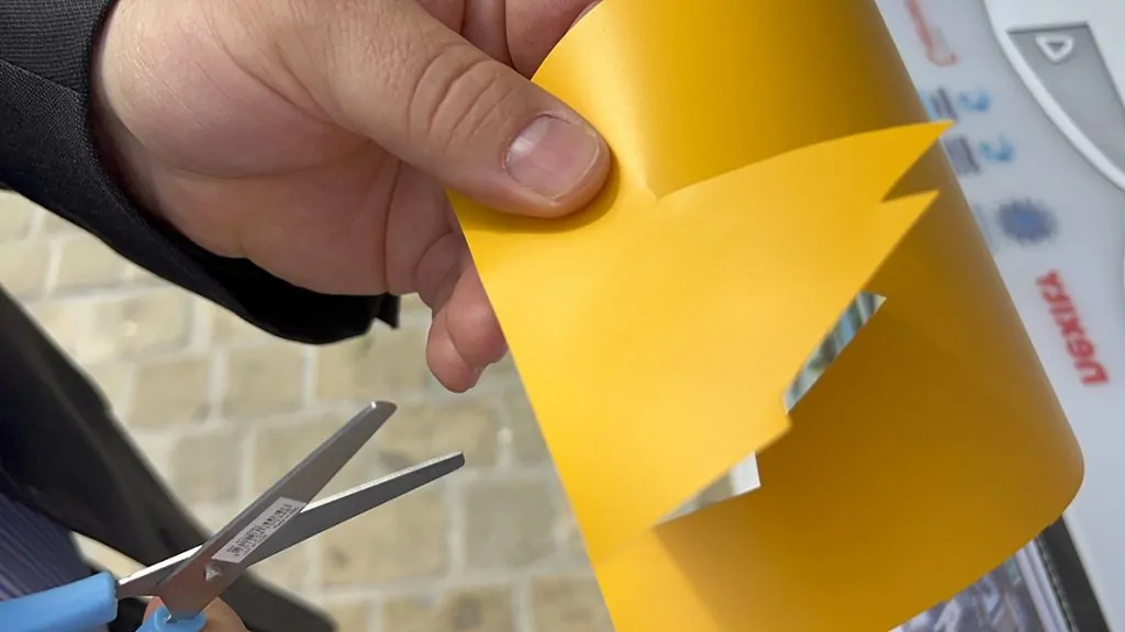 Une idée de montagne découpée par une participant qui sera collée sur les fresques éco-responsables en pose de première pierre à Chartres imprimées sur plexiglas