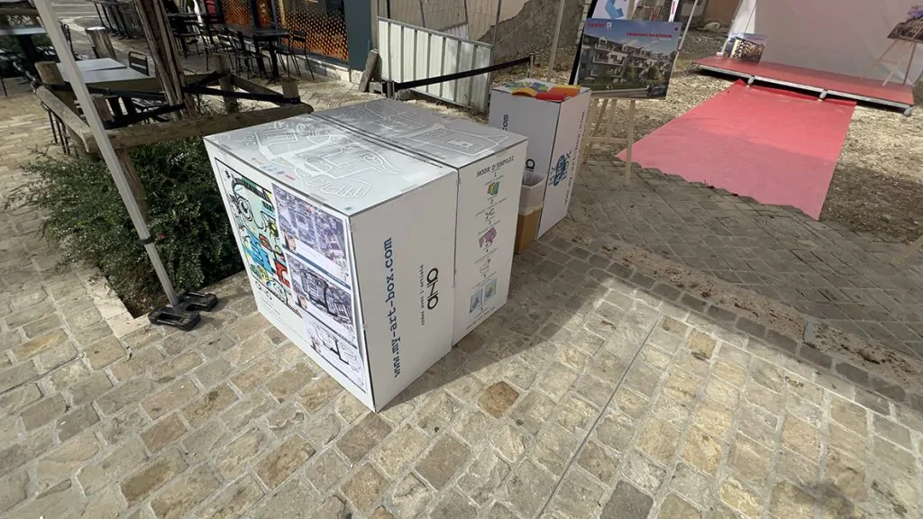 Le matériel sobre nécessaire pou les animations fresques éco-responsables en pose de première pierre à Chartres