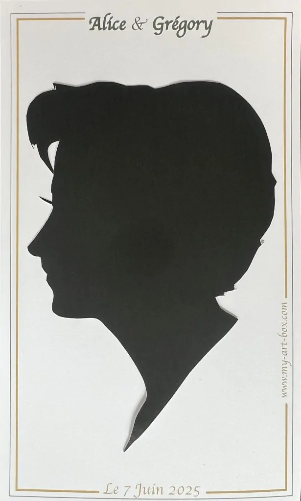 Portrait d'une femme réalisé aux ciseaux en animation silhouette pour mariage à Genève par le Silhouettiste My Art box Christophe Chazot