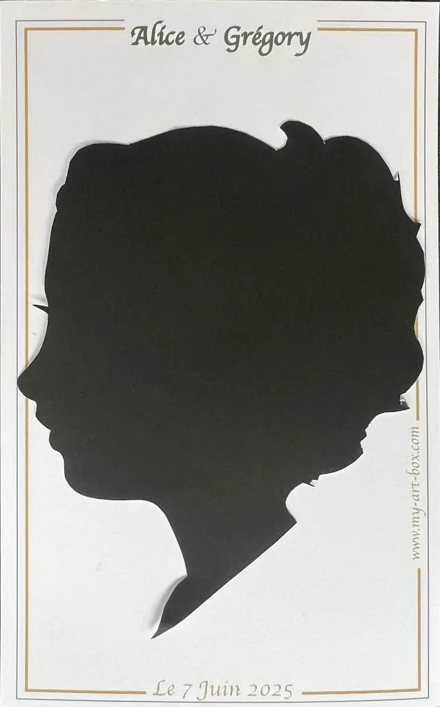 Portrait d'une fille réalisé en deux minutes aux ciseaux en animation silhouette pour mariage à Genève par le Silhouettiste My Art box Christophe Chazot