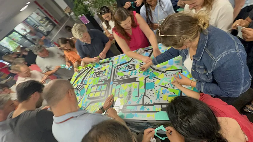 Le recyclage des chutes et déchets par les participants à l'animation team building fresque pour formateurs à Rouen ludique et sobre