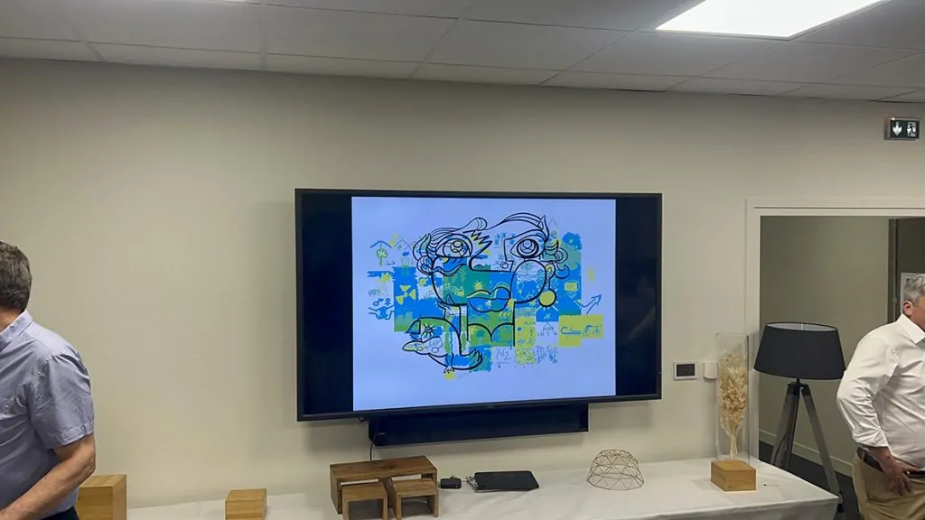 Révélation de la création d'une fresque digitale à Lyon projetée sur écran