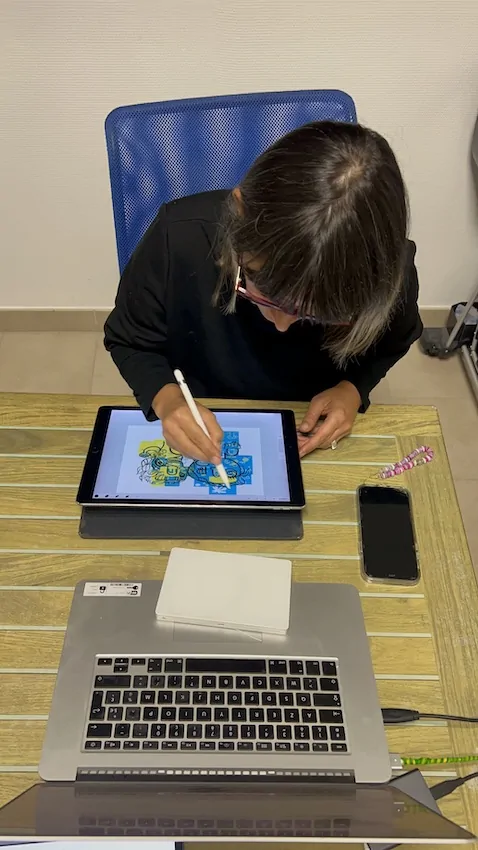 aNa artiste lors d'une animation digitale anniversaire d'entreprise à Annecy