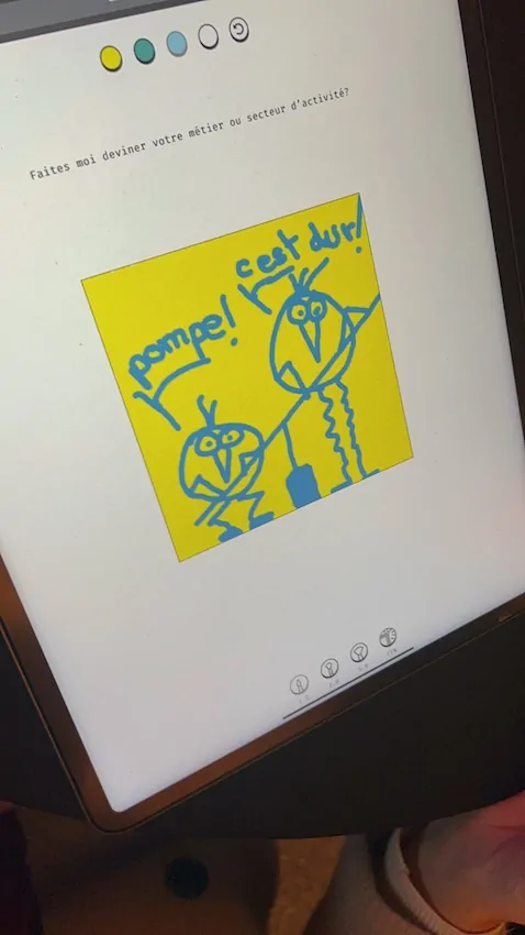 My Art box propose une idée d'animation digitale durant laquelle c'est les invités qui participent en dessinant une réponse à une question sur I pad pro.