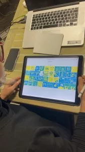 La mosaïque de tous les dessins des participants à l'animation digitale collaborative anniversaire par aNa dans la galerie sur Ipad pro