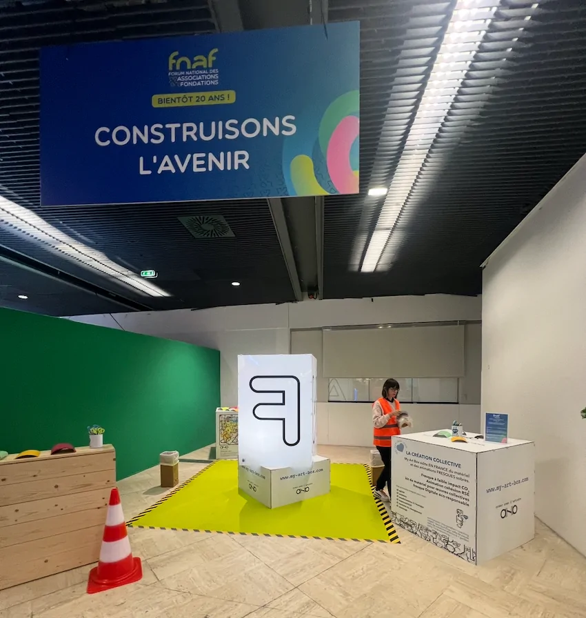 Stand My Art Box avec le cube d'amélioration continue