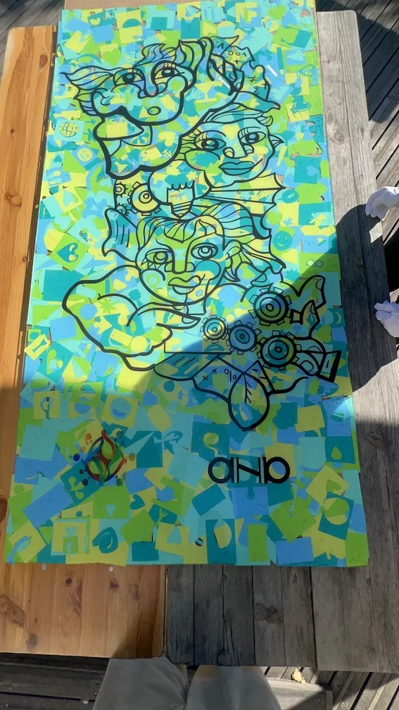 Résultat fresque collective colorée événement familial souvenir artistique partagé